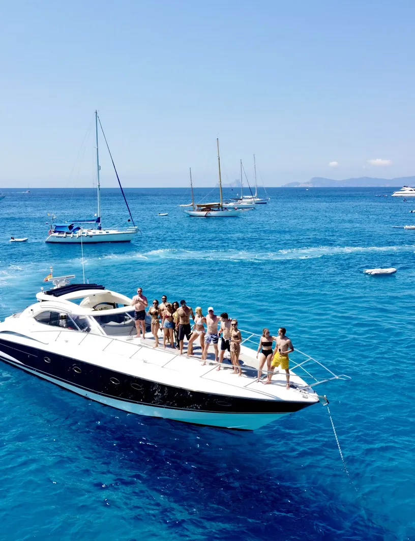 Excursion boat on blue water with Askim Boat Tours